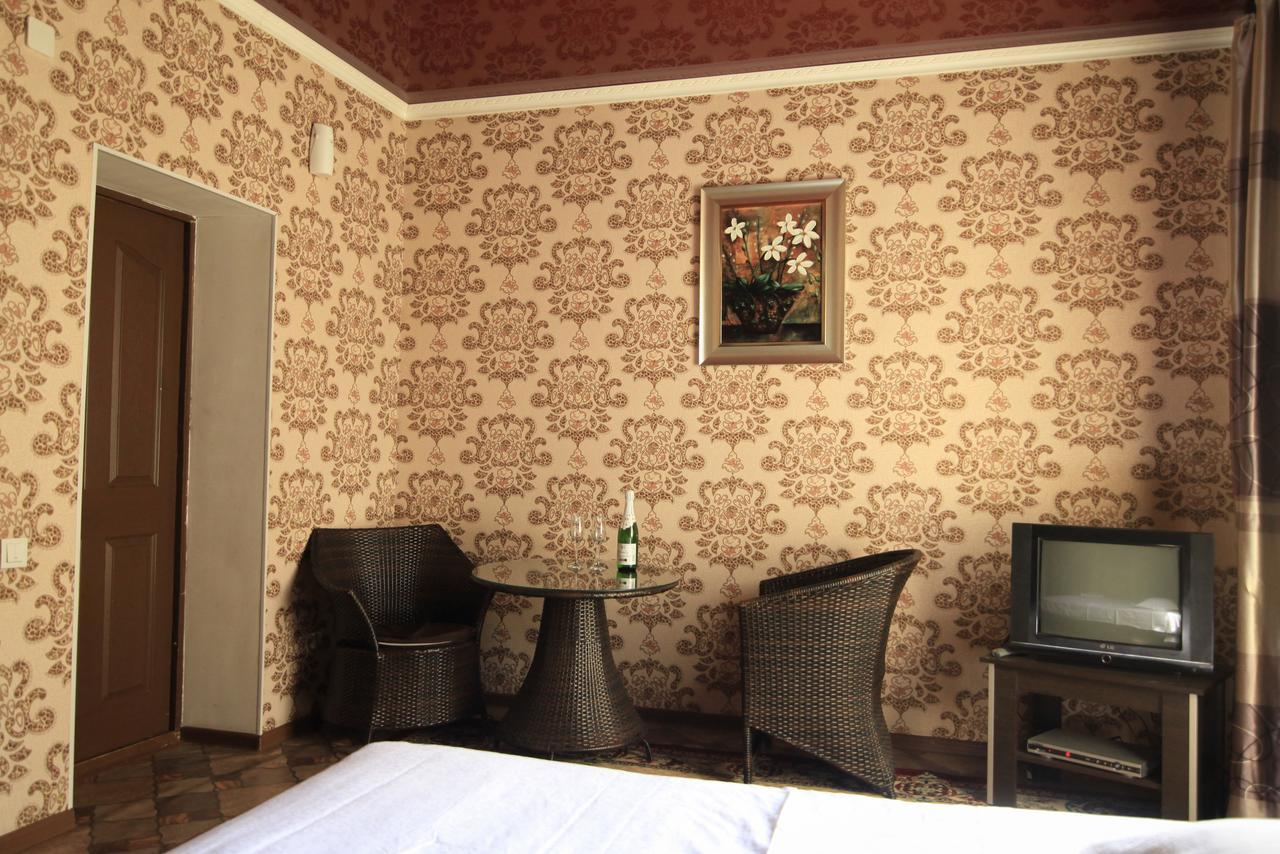 Motel Carzone Biškek Exteriér fotografie