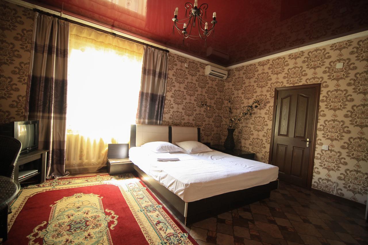 Motel Carzone Biškek Exteriér fotografie